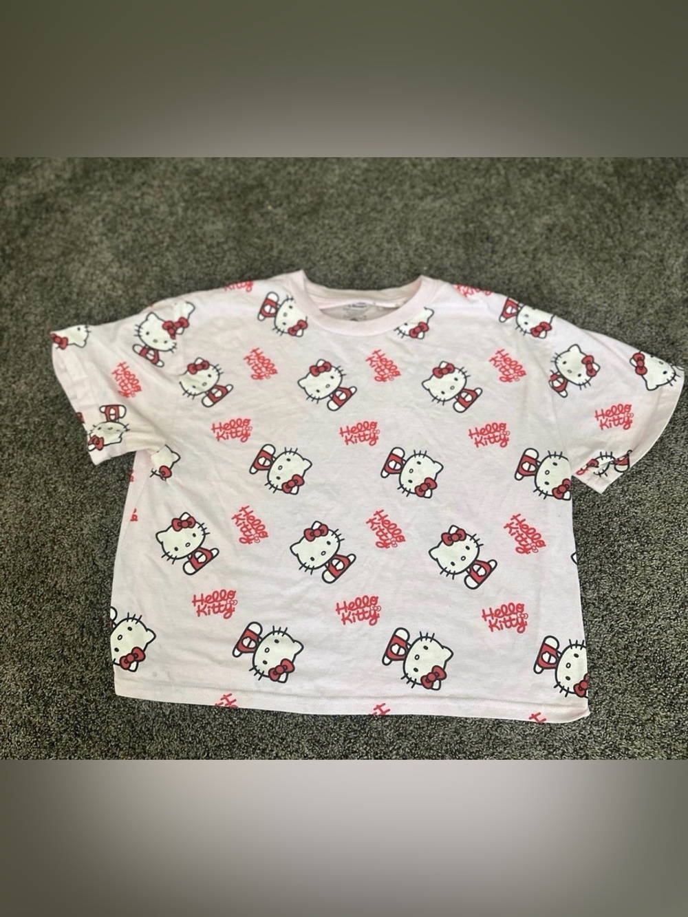 Hello Kitty Short Sleeve Tee Size Medium 0358